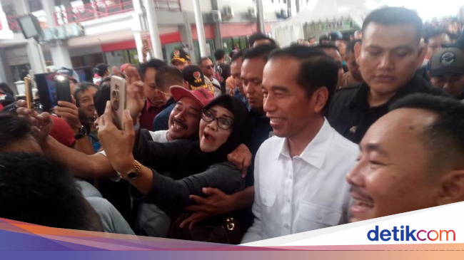 Jokowi Keliling Pameran Otomotif, Pengunjung Berebut Selfie