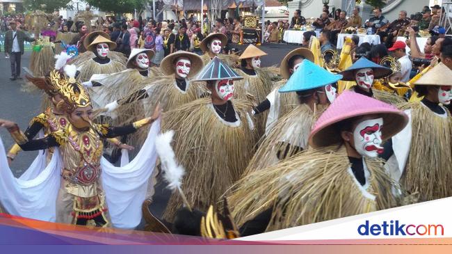 Semarak! Kentong Titir dan Karnaval Topeng di Malioboro ...