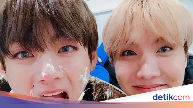 kim taehyung pria tertan di dunia gemasnya gaya v bts saat masak dan makan semangka kim taehyung pria tertan di dunia gemasnya gaya v bts saat masak dan makan semangka