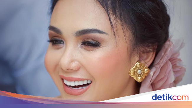 Ganti Gaya Rambut  Yuni Shara Banjir Pujian Tambah Awet Muda Ganti Gaya Rambut  Yuni Shara Banjir Pujian Tambah Awet Muda