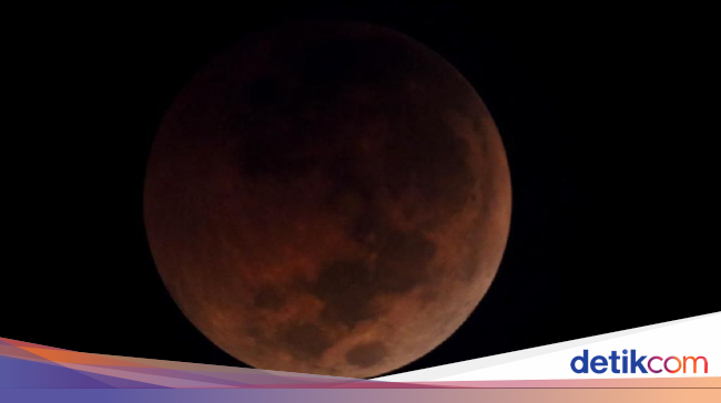 Potret Gerhana Bulan Total yang Pukau Indonesia