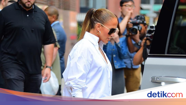 Mirip Celana Jeans Melorot Sepatu Jennifer Lopez Ini Mirip Celana Jeans Melorot Sepatu Jennifer Lopez Ini