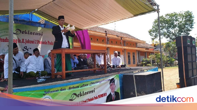 Santri Lepas Merpati Simbol Jokowi Tak Pernah Ingkar Janji Santri Lepas Merpati Simbol Jokowi Tak Pernah Ingkar Janji