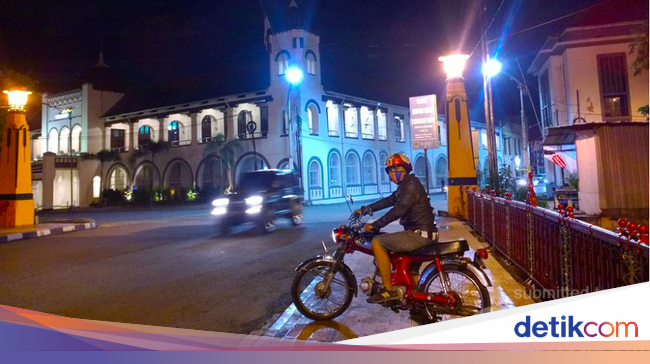 Asyiknya Naik Motor  Jadul Keliling Semarang 