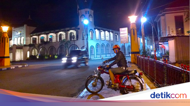 Asyiknya Naik Motor Jadul Keliling Semarang Asyiknya Naik Motor Jadul Keliling Semarang