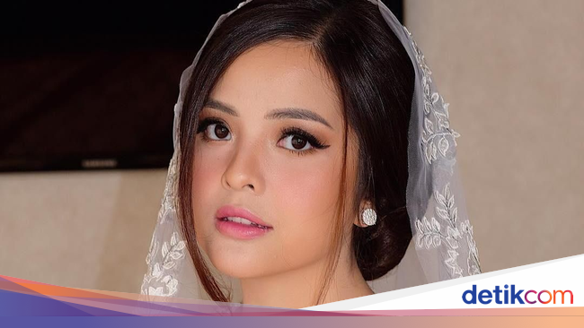 Cantik Nian Tasya  Kamila Anggun dengan Kebaya Putih  saat 