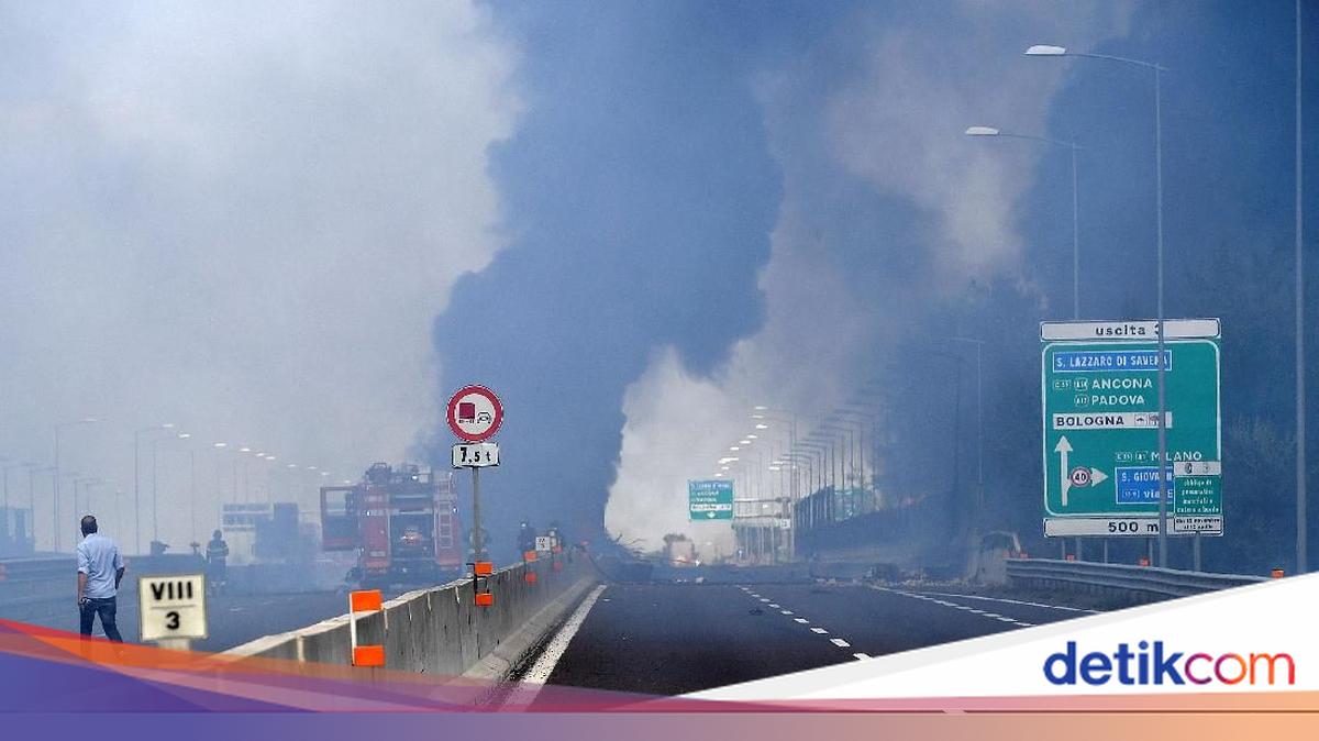 Penampakan Bola Api Raksasa Akibat Ledakan Truk Tanker di Italia