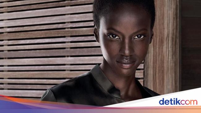 Pesona Anok Yai, Model Kulit Hitam Legam yang Jadi Wajah Estee Lauder