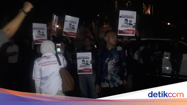 Jelang Deklarasi, Poster Prabowo-Novel Dibawa ke Kertanegara