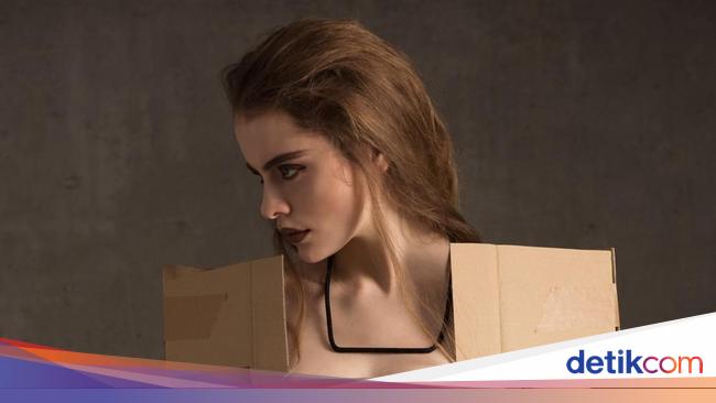 Kreatif Banget Wanita Ini Buat Berbagai Pakaian dari Kreatif Banget Wanita Ini Buat Berbagai Pakaian dari