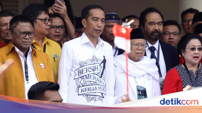 'Bersih, Merakyat, Kerja Nyata' di Dada Jokowi 'Bersih, Merakyat, Kerja Nyata' di Dada Jokowi
