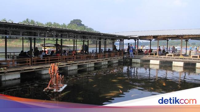 Sensasi Makan Ikan di Atas Genangan Waduk Saguling