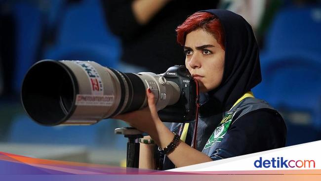 Dilarang Masuk Stadion Bola Fotografer Wanita Liput Pertandingan Dari Atap