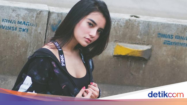 Kunjungi Nabila Si Bocah Pemulung yang Viral, Nabilla 