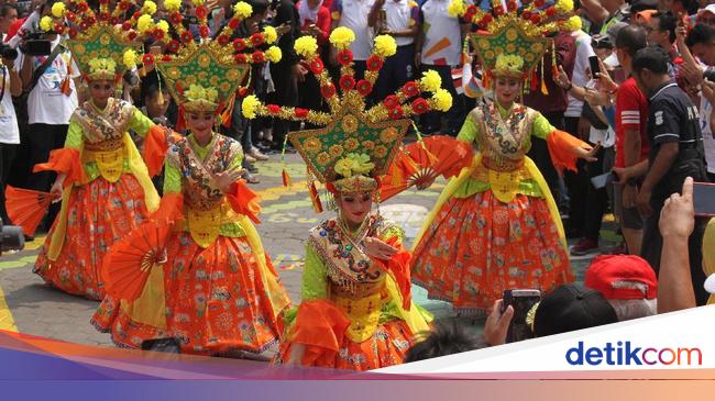  Aksesoris  Tari Topeng Betawi  Aksesoris  Kita