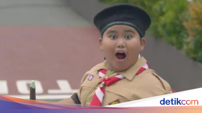 Kenalkan Ini Anak Pramuka yang Melongo Lihat Jokowi Naik Moge Kenalkan Ini Anak Pramuka yang Melongo Lihat Jokowi Naik Moge