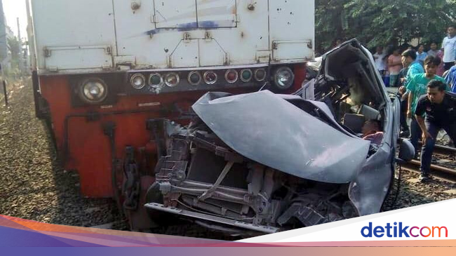 Sebelum Tabrakan dengan Kereta, Mobil Sempat Disetop 