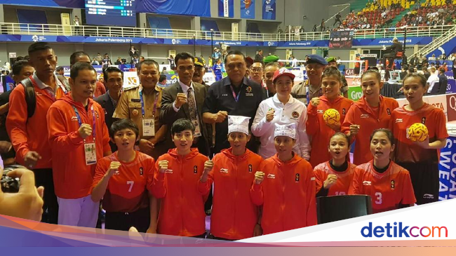 Menko PMK dan CdM Kunjungi Atlet Sepak Takraw untuk Beri Menko PMK dan CdM Kunjungi Atlet Sepak Takraw untuk Beri