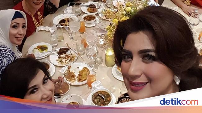 10 Gaya Kulineran Istri Fadel Muhammad bersama Ani 