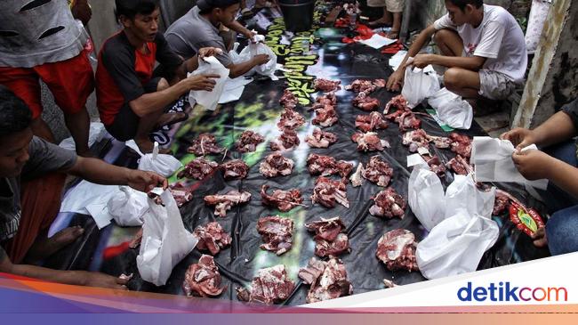 Hukum memakan daging qurban bagi orang yang bernazar qurban adalah