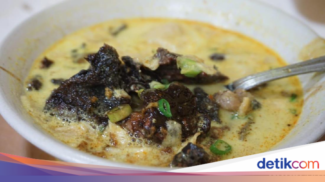 H. Husein : Rela Antre Demi Nikmati Semangkuk Soto Betawi 
