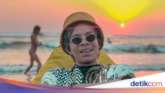 Beli Mercy Nggak Pakai Nawar, Berapa Penghasilan Atta Beli Mercy Nggak Pakai Nawar, Berapa Penghasilan Atta