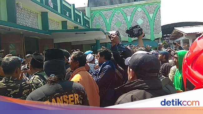 Gagalnya Deklarasi 2019GantiPresiden di Surabaya yang Gagalnya Deklarasi 2019GantiPresiden di Surabaya yang