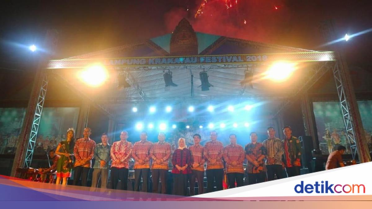 Rocker Candil Hebohkan Malam Puncak Sai Bumi Ruwa Jurai