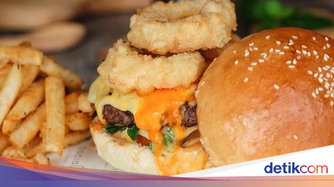 Makan Malam Istimewa Pakai Burger Wagyu  yang Gurih Juicy