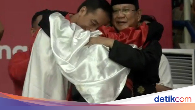 Pencak Silat Juara, Pelukan Jokowi-Prabowo Bikin Netizen Girang