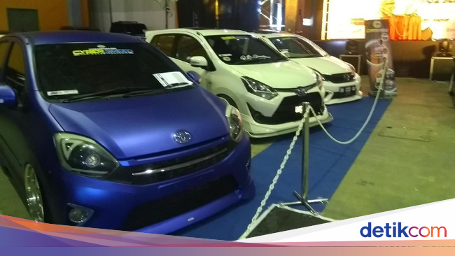 Ratusan Mobil Modifikasi Adu Keren di Makassar Ratusan Mobil Modifikasi Adu Keren di Makassar