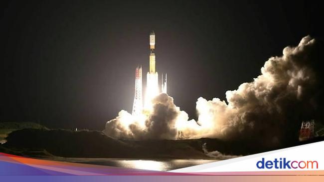 China’s Space Debris Seen in the Sky of Lampung Falls in West Kalimantan