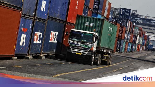 Bangladeshi Teenagers Playing Hide and Seek in Containers, Suddenly Already in Malaysia