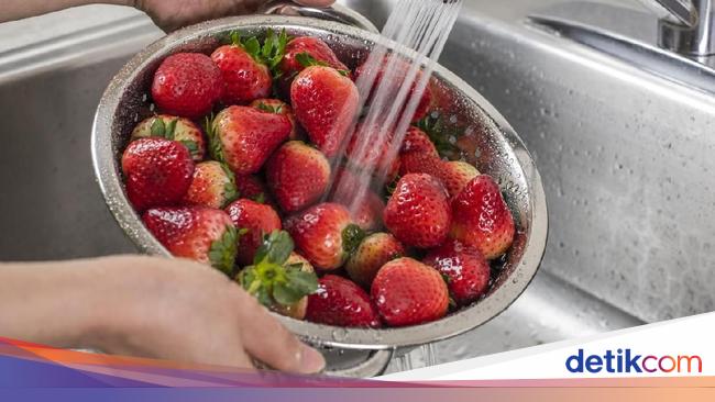 Lebih Baik Mana Mencuci atau Merendam Buah dalam Air Lebih Baik Mana Mencuci atau Merendam Buah dalam Air