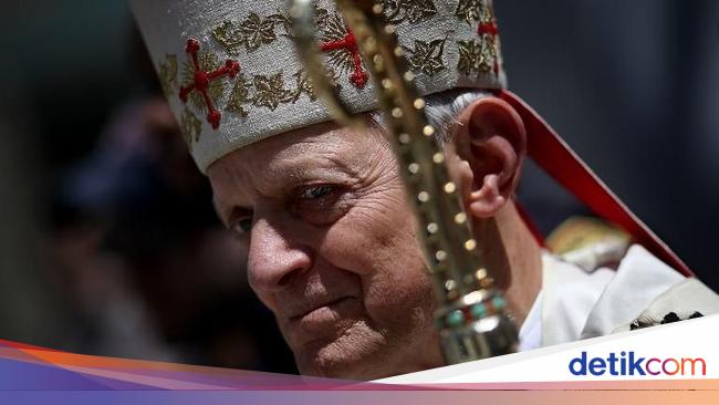 Uskup Agung As Sujud Di Depan Altar Saat Misa Korban Pelecehan Seks 6557