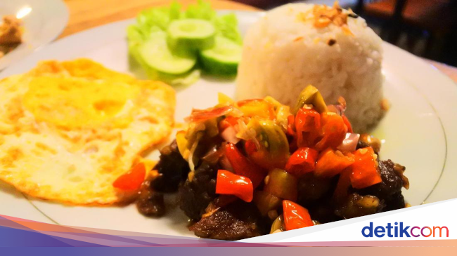 Kopi Bang Alay: Bisa Ngopi Enak dan Makan Nasi Berlauk 