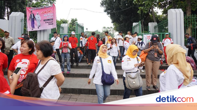 Pendukung Jokowi  Ma ruf Mulai Datangi Tugu Proklamasi