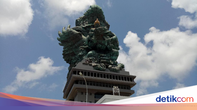 Masuk ke Dalam Patung Garuda Wisnu Kencana, Keren Banget!