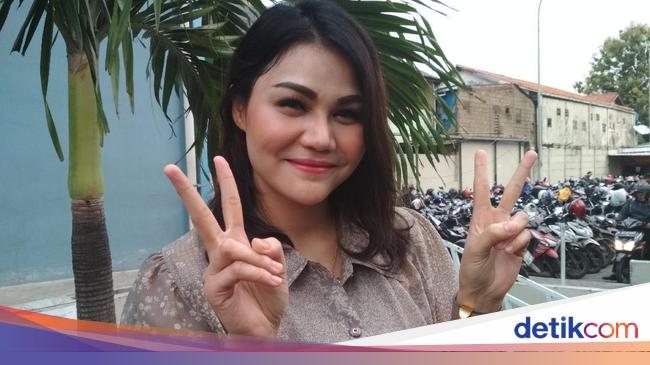 Dj Butterfly Pamer Perut Hamil Besar Setelah Sebulan Nikah