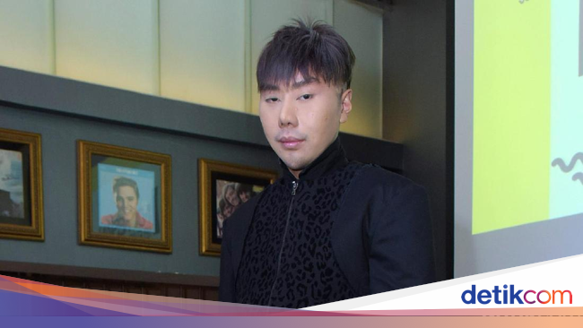 Joget Sambil Kenakan Wig Pirang Roy Kiyoshi Diolok olok Joget Sambil Kenakan Wig Pirang Roy Kiyoshi Diolok olok