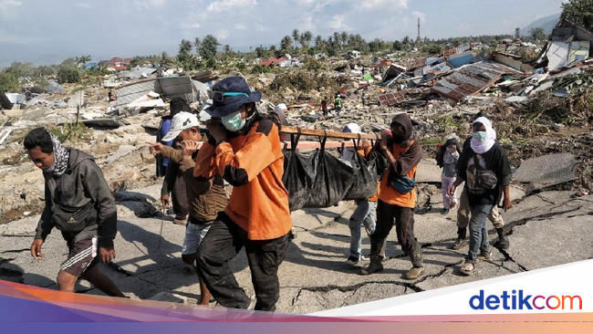 Relawan  Juru Negosiasi di Tengah Kepanikan Korban Bencana   Relawan  Juru Negosiasi di Tengah Kepanikan Korban Bencana