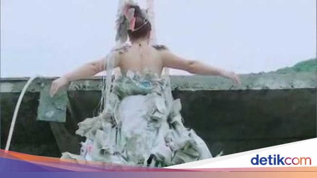  Gaun  Pengantin  dari Kantong Semen Bekas Ini Viral  