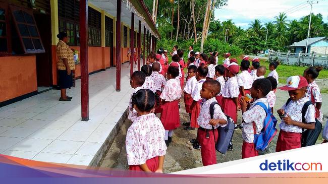 Controversy over the Loss of Religious Phrases in the Draft Education Roadmap