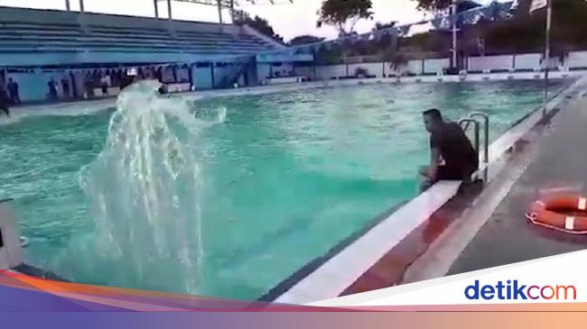 Viral Air Kolam Renang Bergelombang Bak Tsunami Kecil Di Sidoarjo