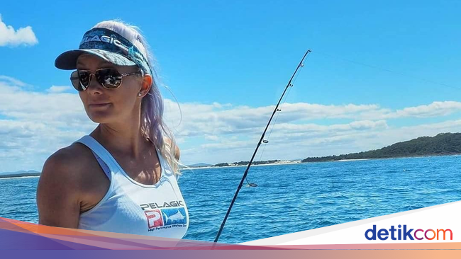 Pesona Brooke Frecklington Model Seksi Yang Suka Banget Mancing Ikan