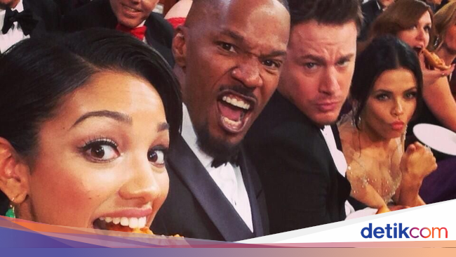 Gaya Keren Channing Tatum Saat Makan Pizza dan Goreng Telur