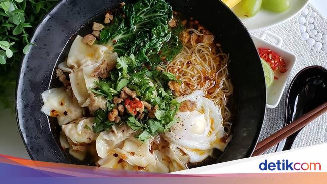 Aduh Enaknya! Mie Kuah dengan Isian Pangsit Lembut Gurih