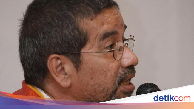 Khalid Rumah Elvy Sukaesih  hingga Suasana di Rumah  Duka  Khalid Rumah Elvy Sukaesih  hingga Suasana di Rumah  Duka