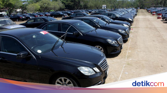 Parkiran Mobil Mewah Pejabat Bank Dunia IMF