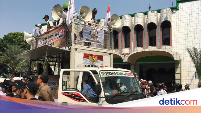 Massa Aksi Kawal Amien Rais Bergerak ke Polda Metro Jaya